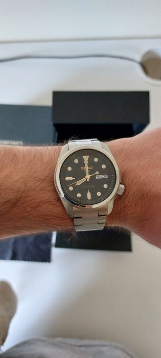 Seiko 5 (SRPE57K1)