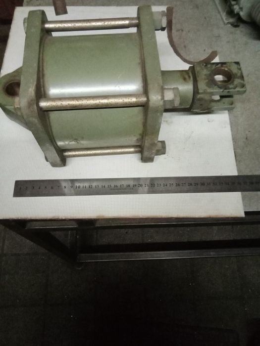 Пневмоцилиндр б/у