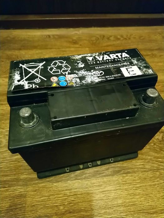 Акумулятор автомобільний Varta 12V 60 Ah