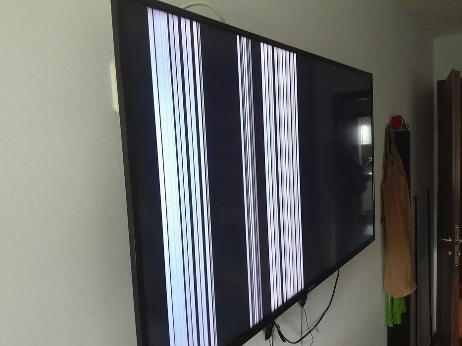 TV LED da marca Hisense de 50 polegadas exclusivamente para peças ou para reparação
