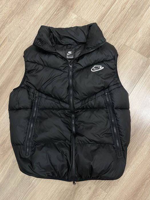 Жилетка  Nike в  гарному  стані