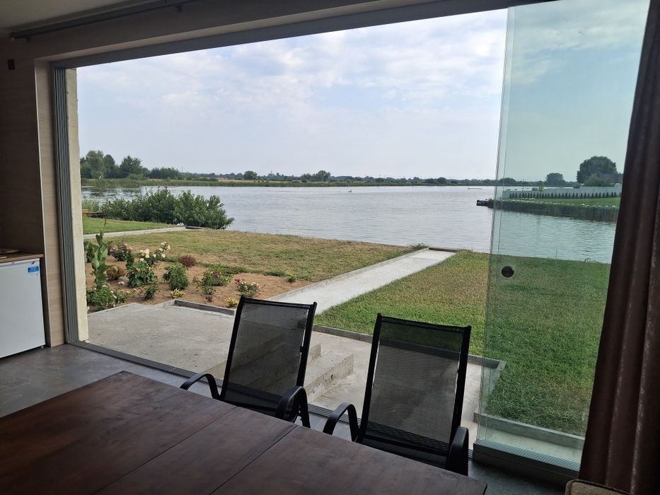 Нова локація подобово біля води (Осокорки, межі Києва). Є SUP-дошки, човен.