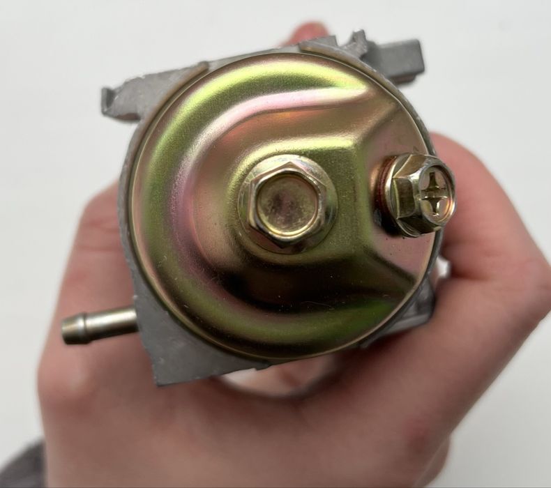 Карбюратори до гінераторів, також підходять до бензо-кос