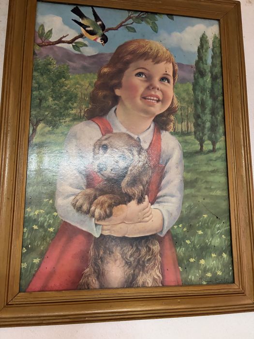 Quadro decorativo antigo retratando uma criança com um cão, num estilo artístico popular de meados do século XX.