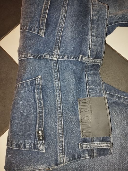 Dżinsy nigdy nie noszone