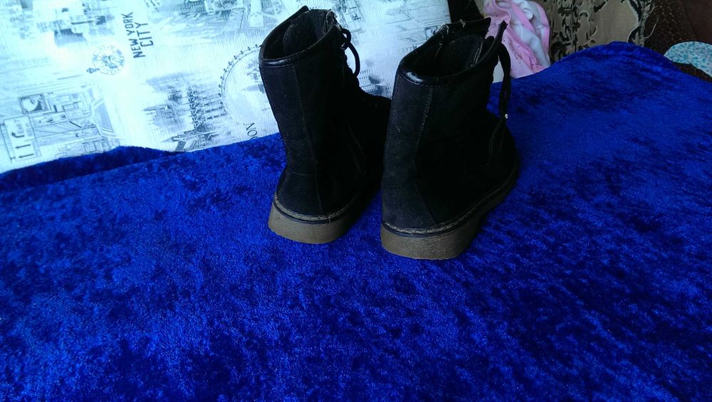 Замшевые ботиночки Fashion 36р в прекрасном состоянии