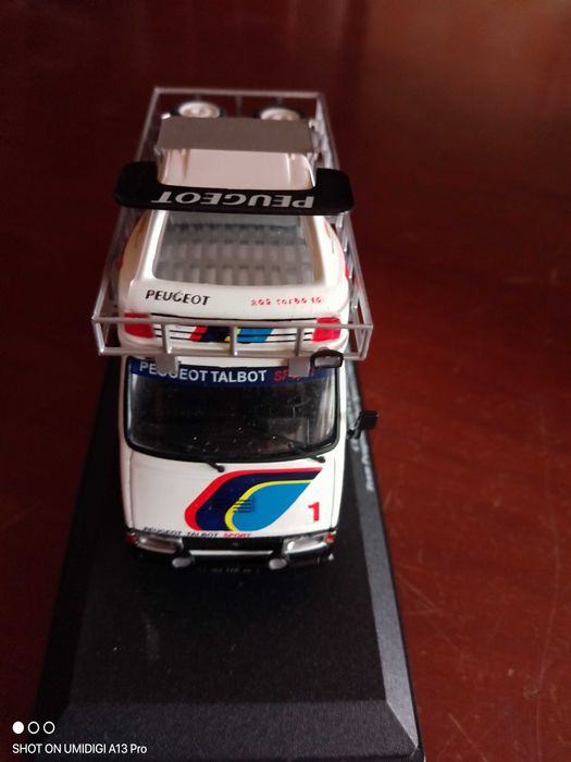 Camião de brinquedo Peugeot