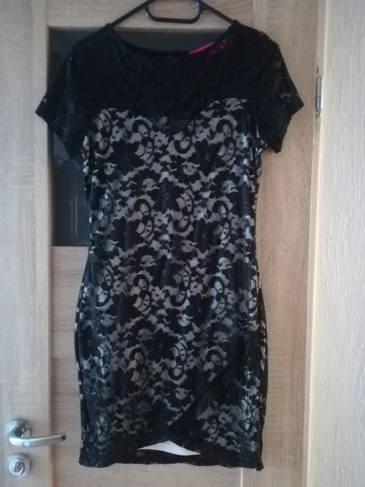 Koronkowa sukienka boohoo rozmiar M
