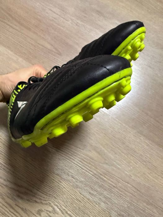 Продам бутси 44р кожані Dutchy