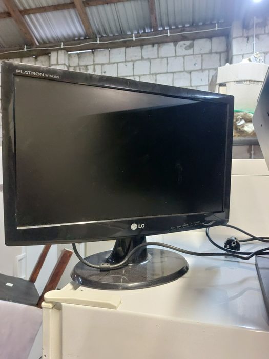 Monitor LG flatron 19 cali Model W1934S VGA