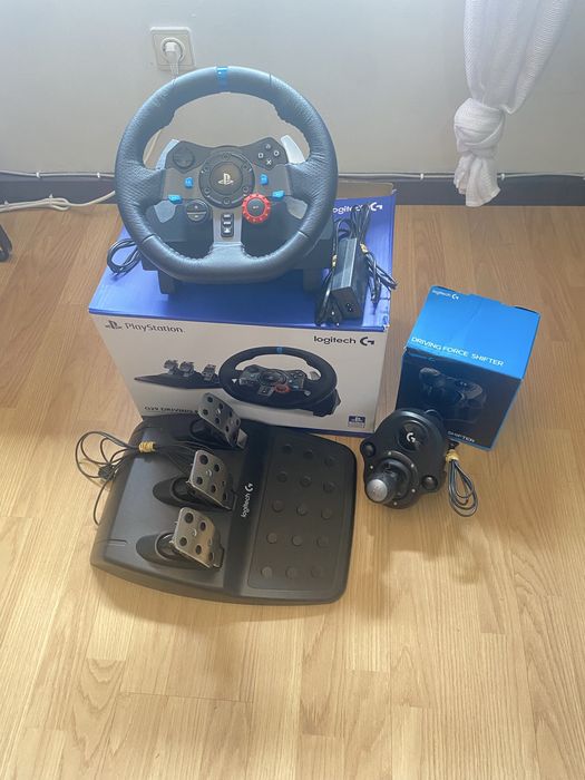 Logitech G29 Driving Force + Shifter (PS5, PS4, PS3, PC)