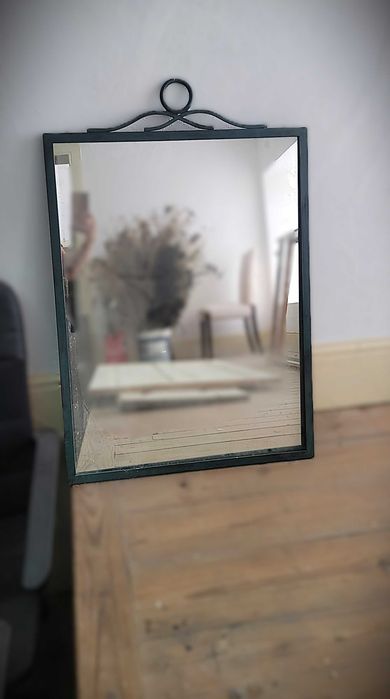 Espelho em moldura de metal