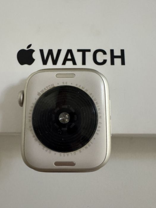 Продаю Apple Watch SE 2 44 мм GPS (Starlight) .