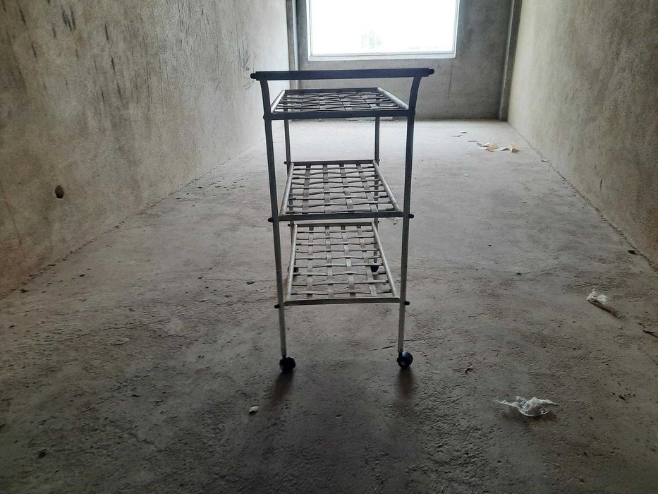 Conjunto de mobiliário em ferro para interior ou jardim