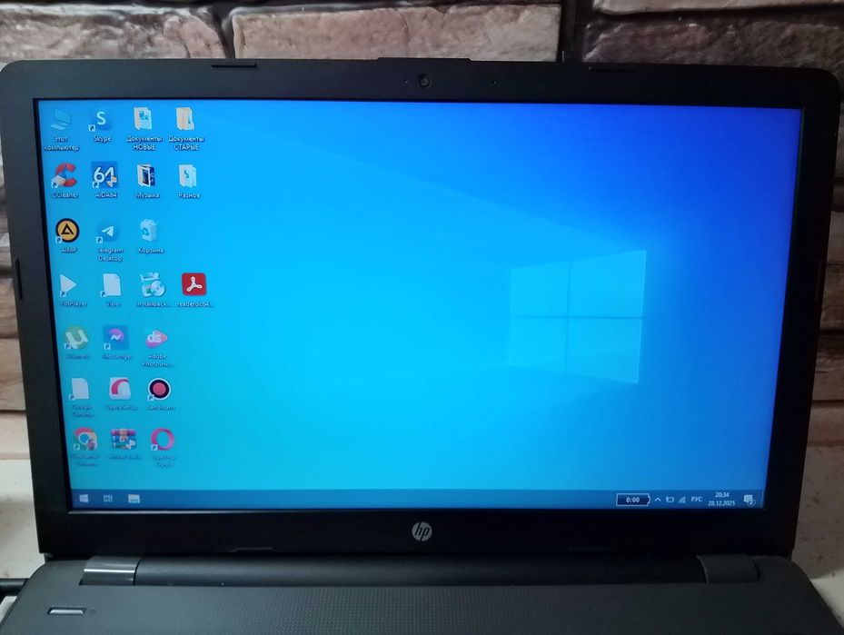 Продам ноутбук hewlett-packard 250 G6, батарею и шарниры экрана менять