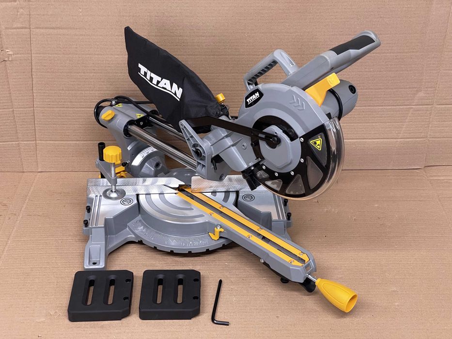 Piła ukośnica Pilarka ukosowa z posuwem 210mm 1500W Titan TTB794MSW