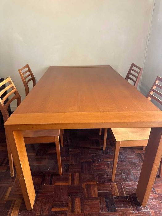 Mesa de Jantar com 4 cadeiras