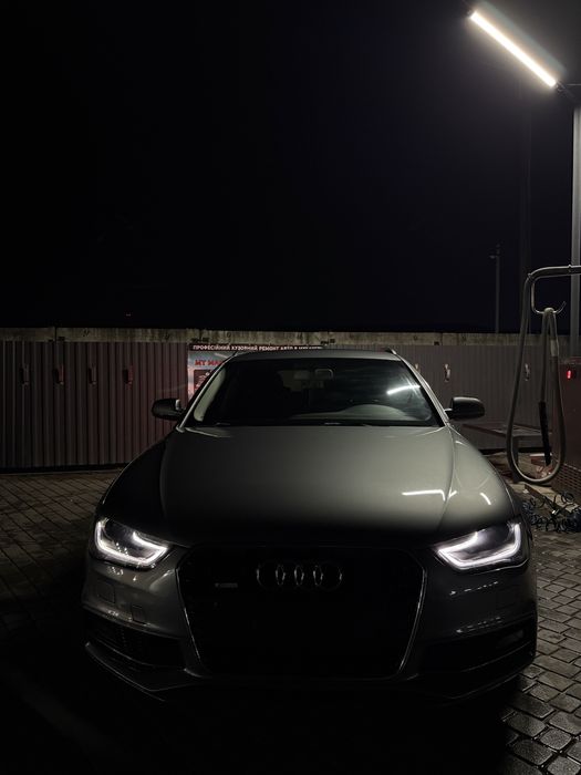Продам Audi A4  S-LINE