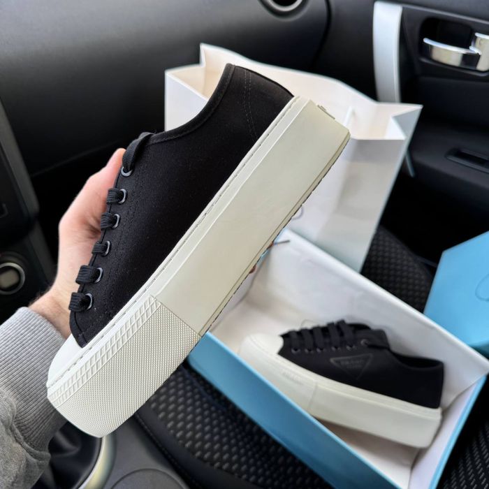 Жіночі кеди на платформі чорні Prada platform black white premium