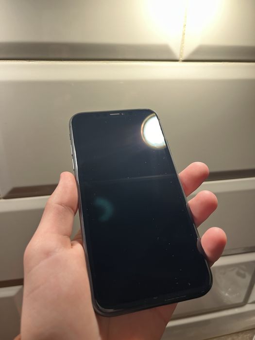 Айфон 11 64 гб.