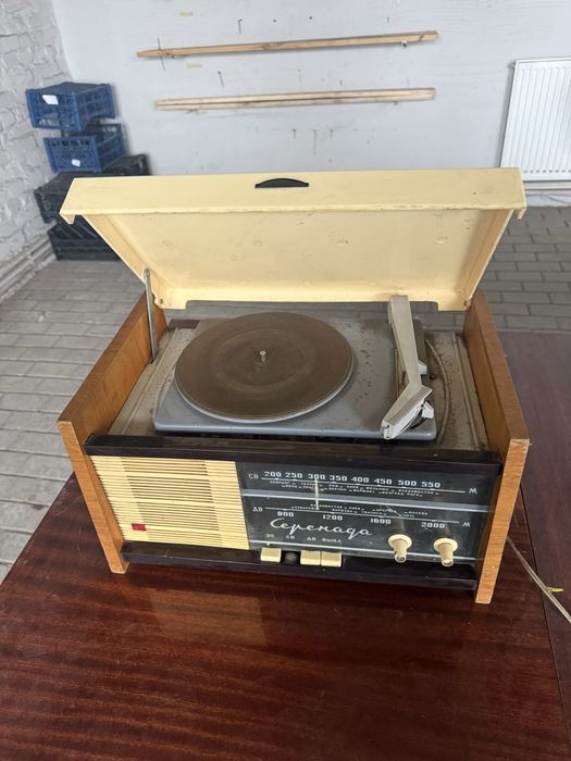 Серенада радіола рарітетна, антикваріат, Робоча ! стан гарний 1969 рік