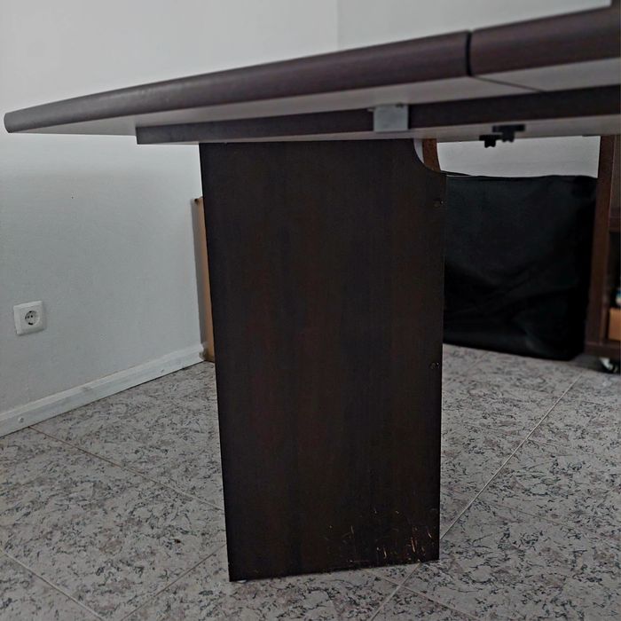 Conjunto de mesa de jantar e quatro cadeiras