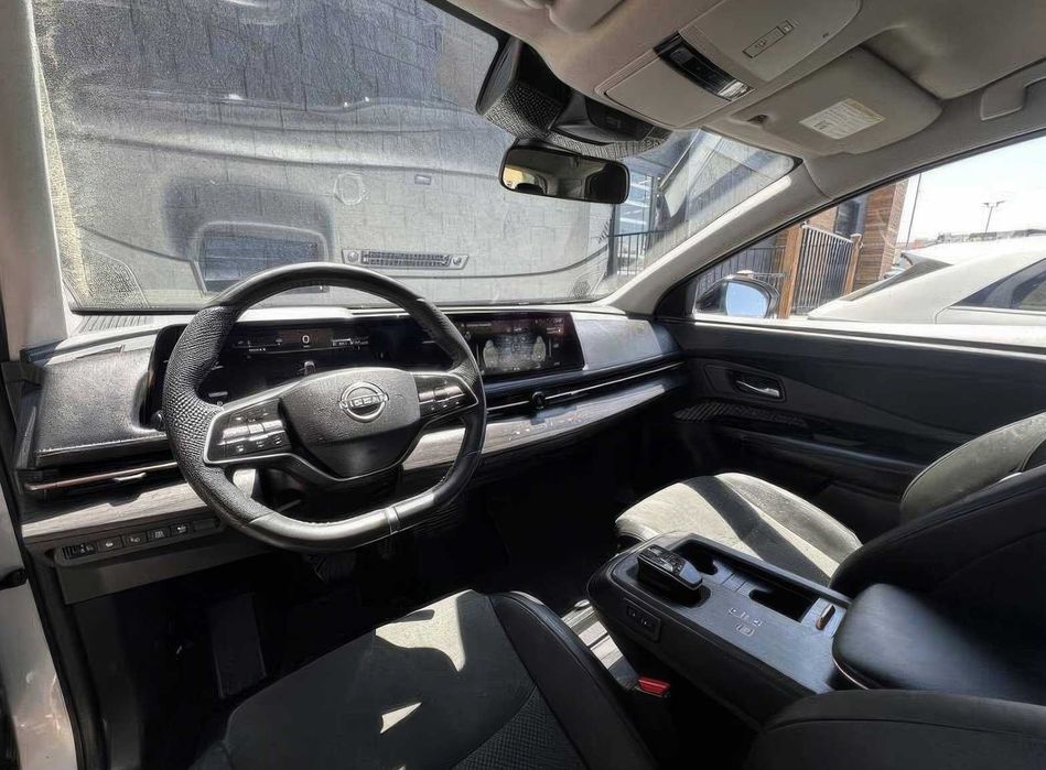 Nissan Ariya      2024
