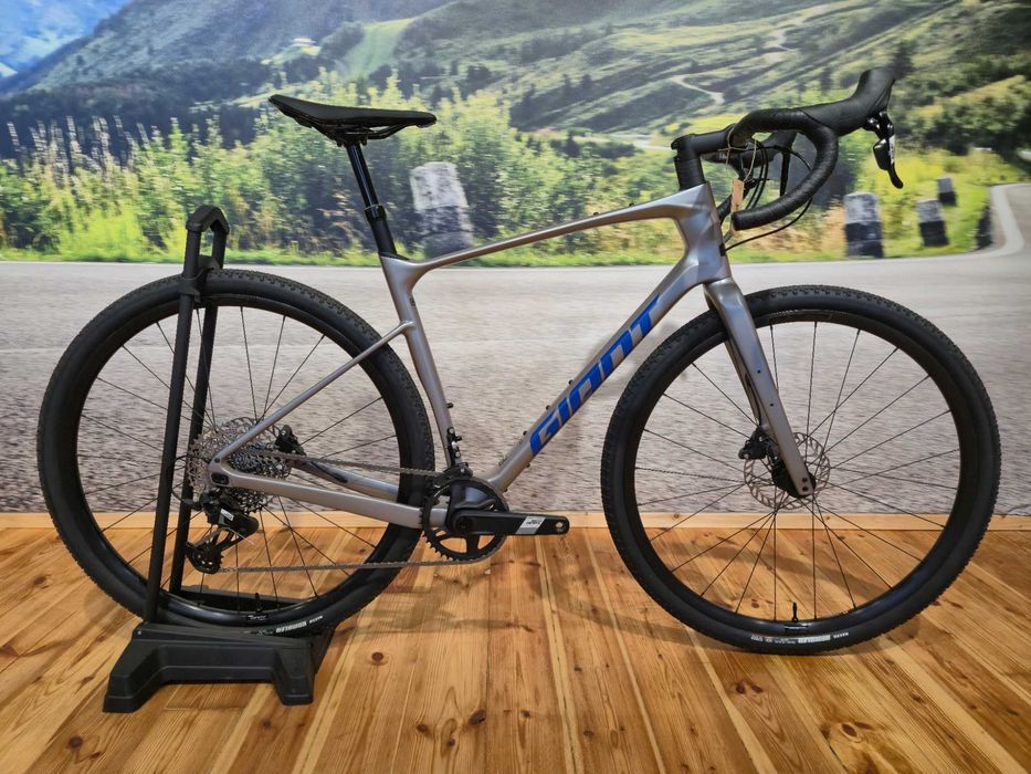 Nowy rower gravelowy GIANT Revolt Advanced 1 VELOPOLIS