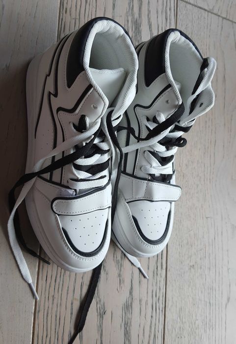 Nowe buty damskie dla dziewczynki Sinsay 37 wysokie