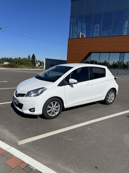 Toyota Yaris 2014р., офіційний автомобіль, без ДТП