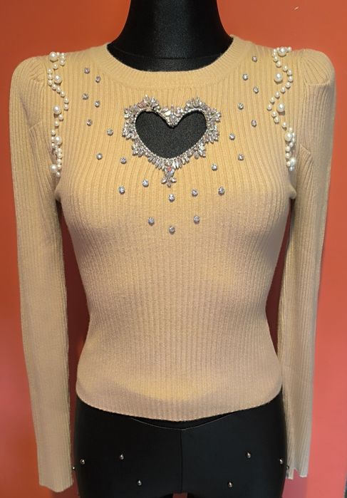 Piękna bluzeczka z sercem bogato zdobiona