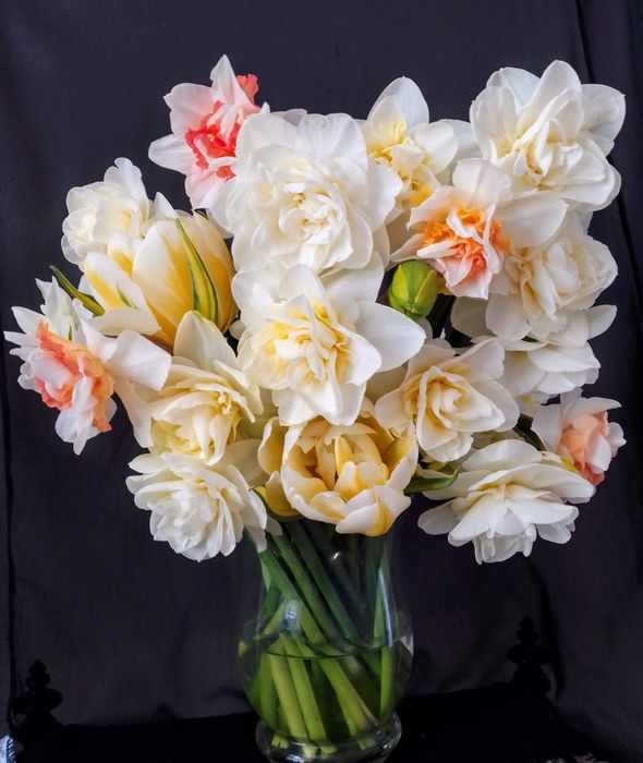 Букет з сезоних квітів