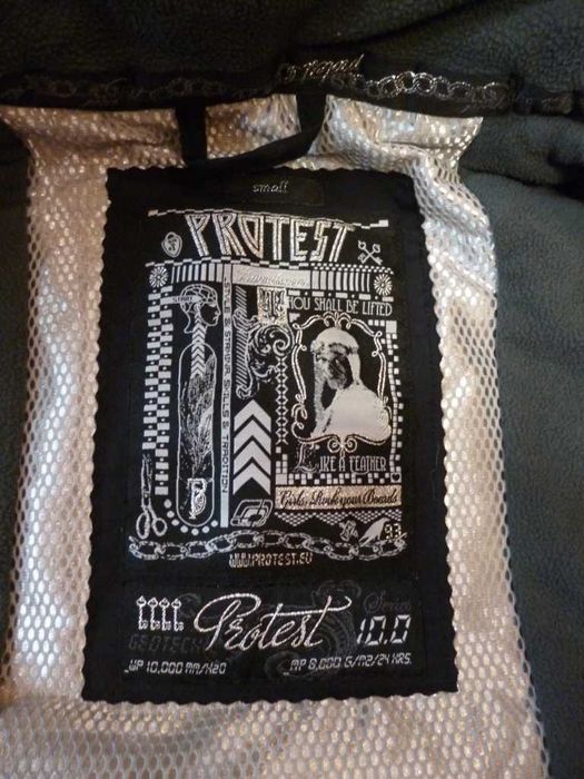 Женская горнолыжная куртка protest.