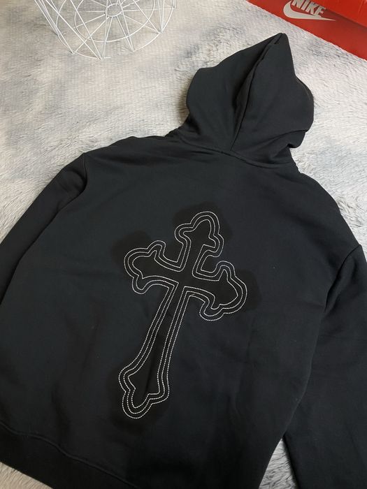 Продам черную зипку худи с крестами Boohoo