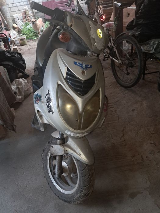 Продам скутер на запчасти