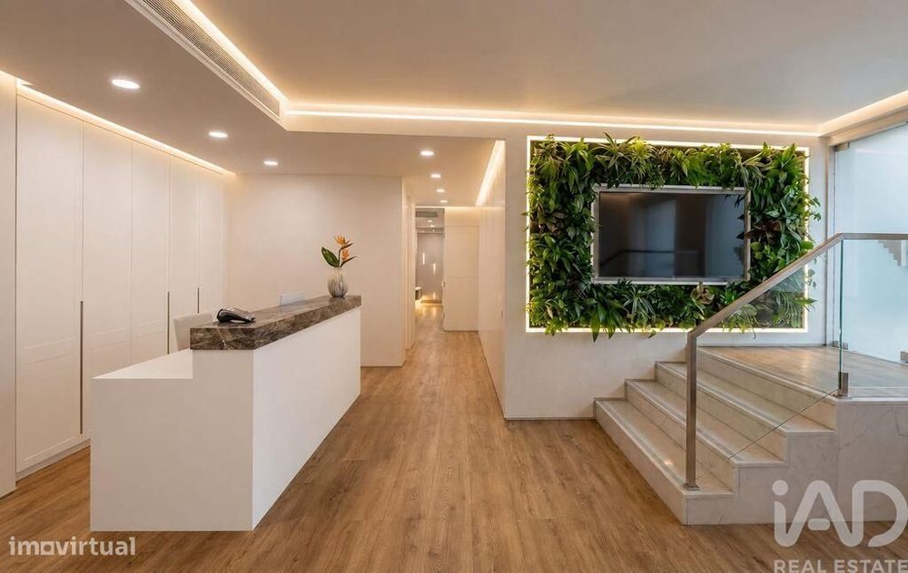 Loja / Estabelecimento Comercial em Areeiro de 118,00 m2