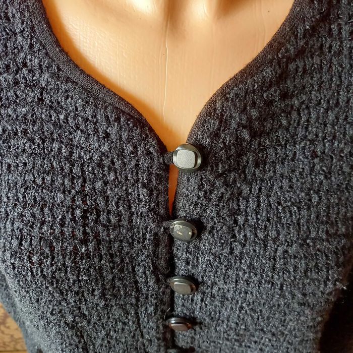 czarny zapinany na guziki sweter kardigan