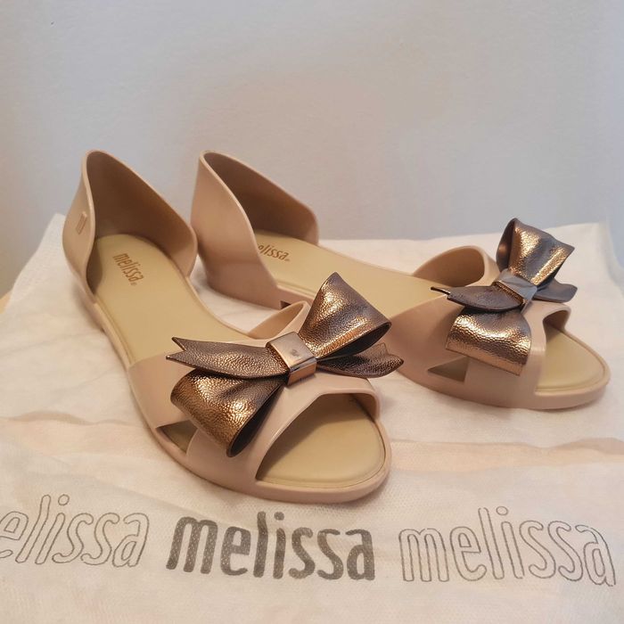 Meliski baleriny beżowe ze złotą kokardą