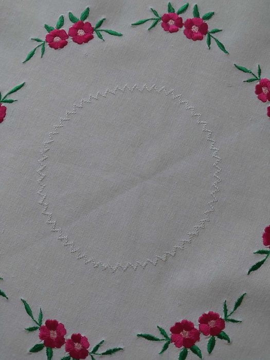 Serwetka haftowana średnica 44 cm
