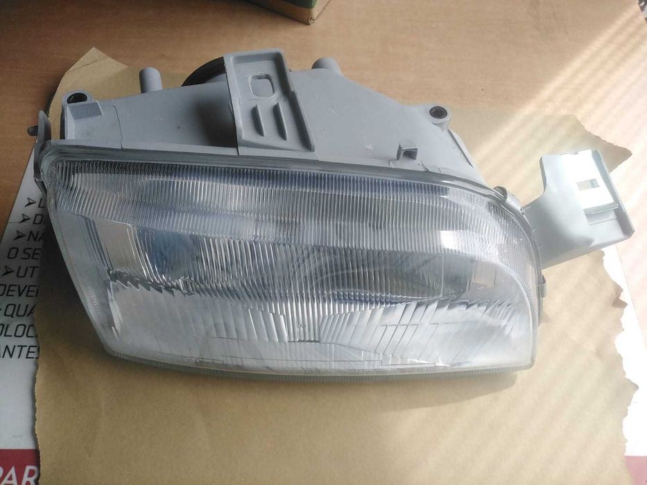 Farol Direito Fiat Punto de 1996 Seminovo