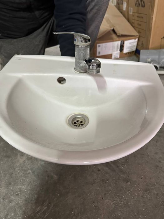 Раковина керамічна з змішувачем