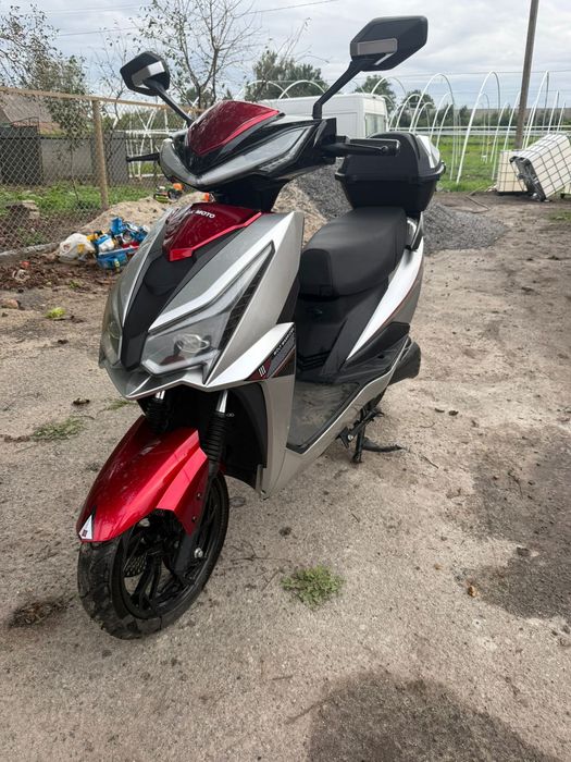 Електроскутер Sok Moto