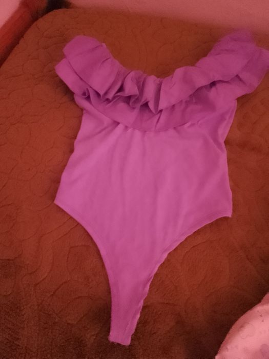 Vendo body novo cor lilás com folhos
