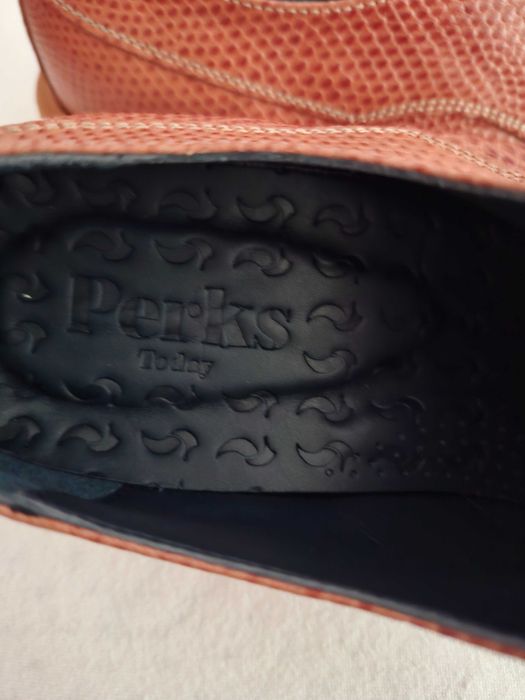 Sapatos NOVOS marca Perkes