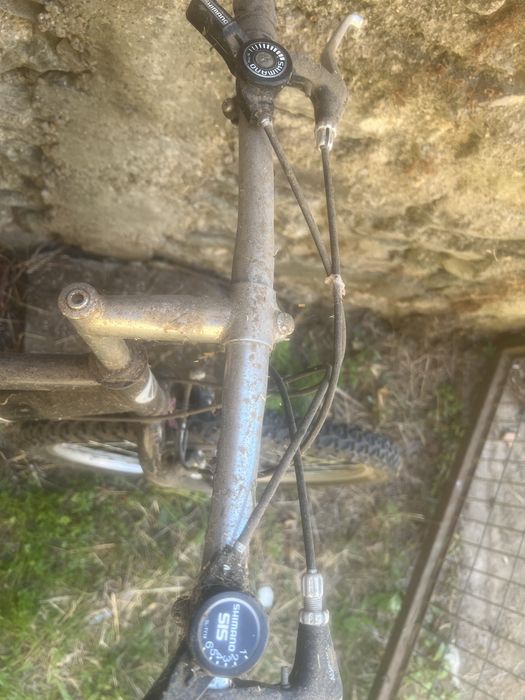Vendo a minha bicicleta porque não tenho espaço.