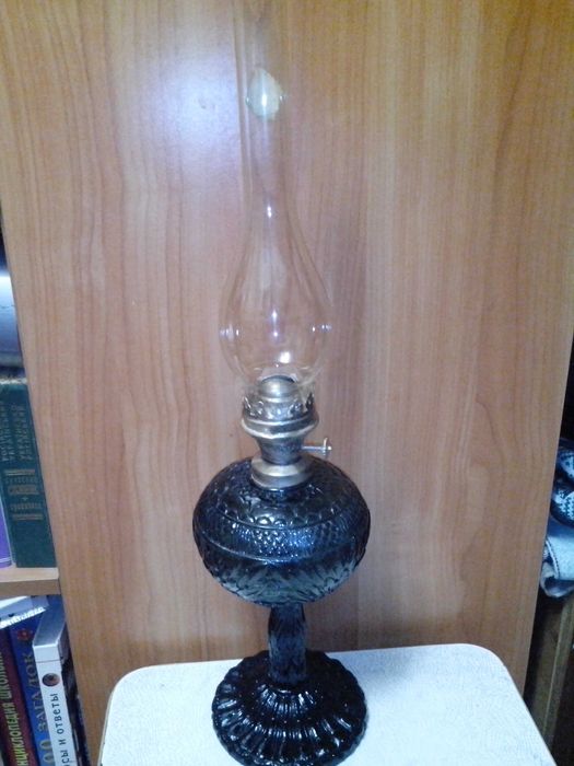 Редкая керосиновая лампа,прошлое столетие.