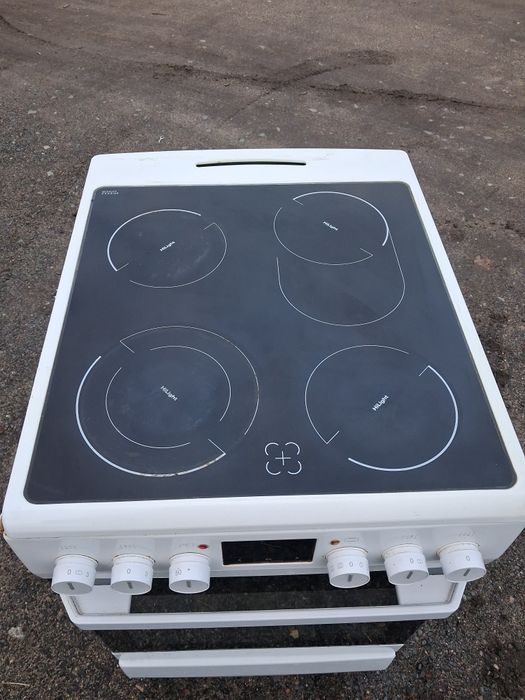 Kuchenka z płytą ceramiczną