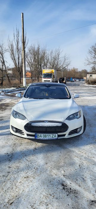 ТЕСЛА Модел S 2013 год