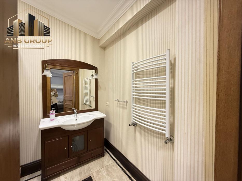 Есть генератор! Аренда офисного здания 750м2, ул.Жилянская, Центр