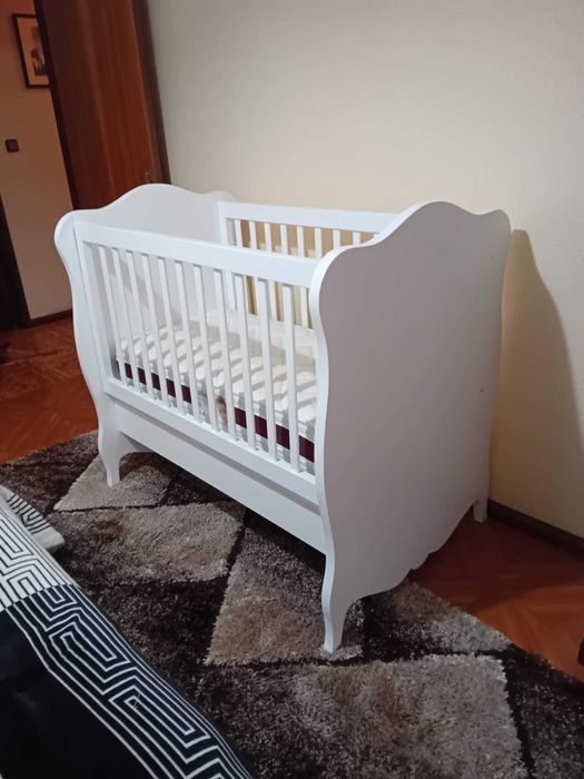 Cama de criança com colchão